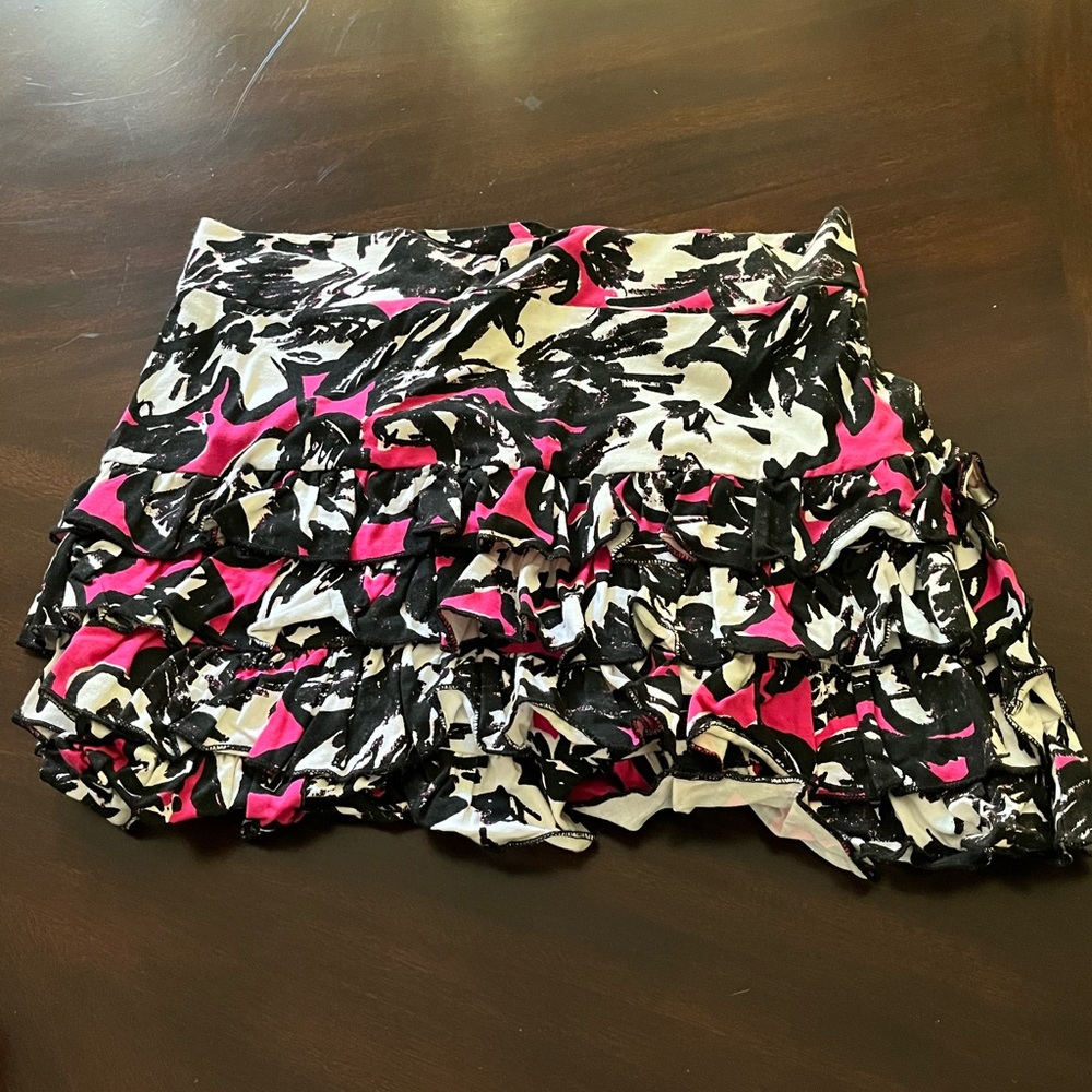 betsey johnson ruffled skirt, size medium!